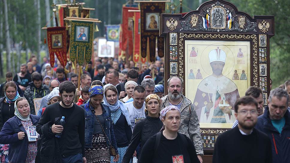 По оценкам епархии, в крестном ходе приняли участие более 60 тыс. человек