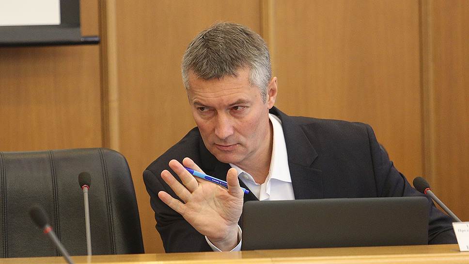 Из-за отмены выборов мэра Евгений Ройзман прекратил заседание гордумы и ушел в отставку