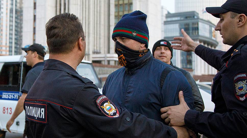 8
По предварительным данным, полиция задержала около 30 активистов
