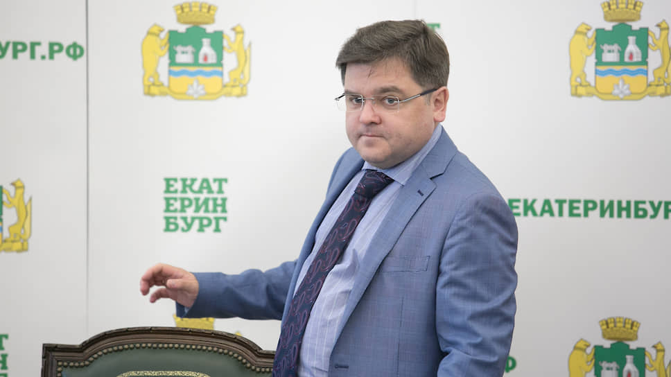 Глава аппарата мэрии Илья Захаров предложил не спешить с принятием документа, так как в нем есть ошибки, которые могут привести к судебным процессам