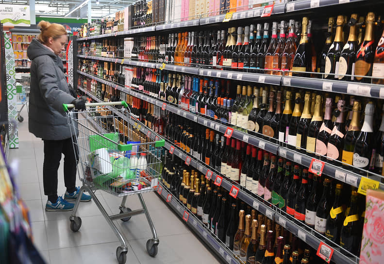 Алкогольную продукцию не может продавать 131 магазин в нескольких городах Свердловской области