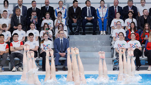 Игоря Левитина приняли в бассейне и на татами // В Екатеринбурге открыли Дворец водных видов спорта и Дворец дзюдо