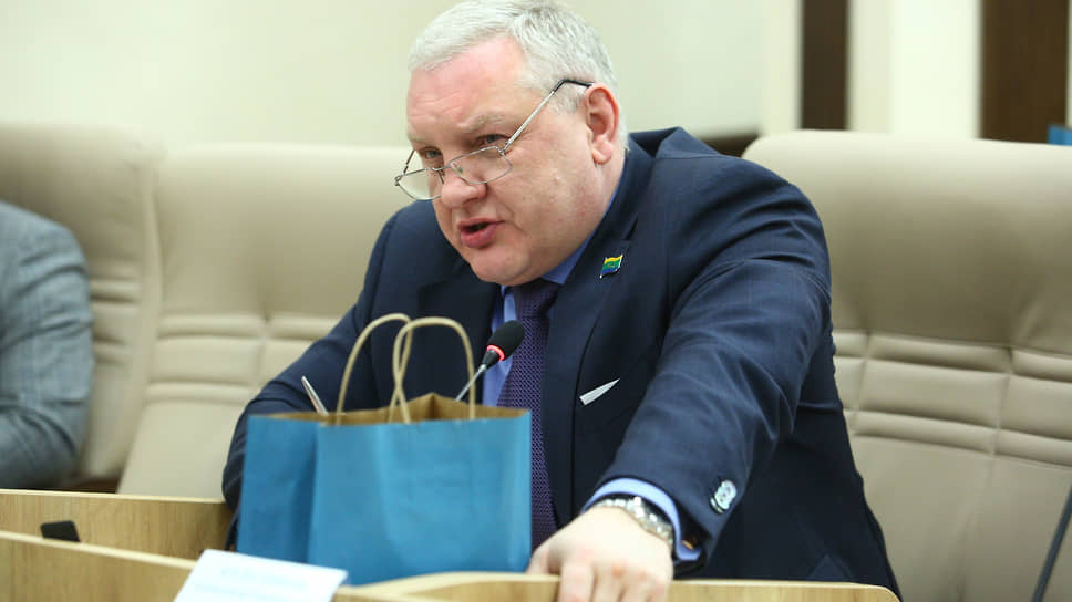 Депутат Александр Колесников не видит конфликта интересов в том, что его помощником работает сын