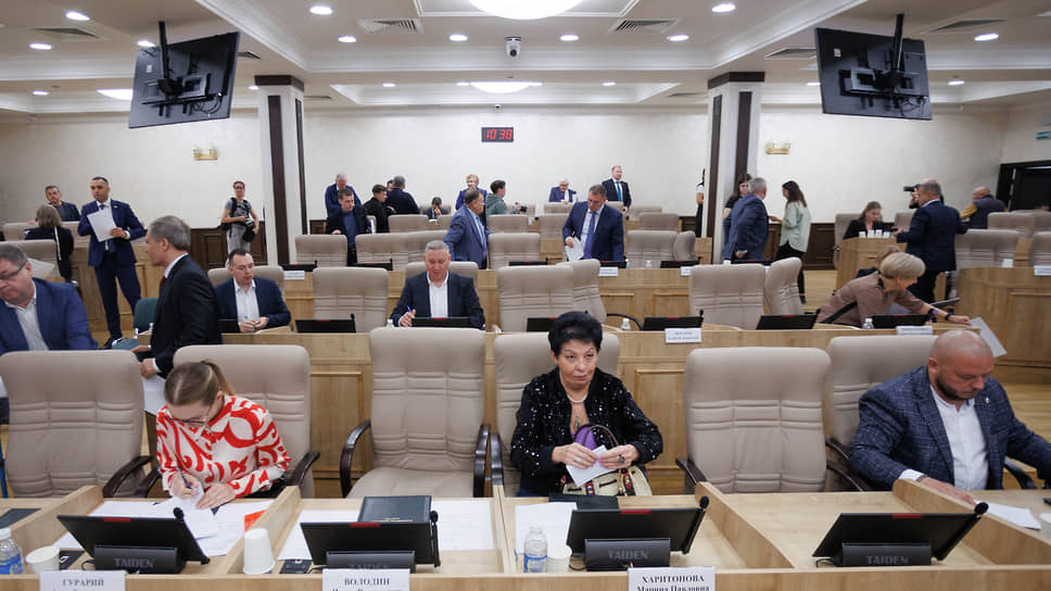 Депутаты думы Екатеринбурга приступили к распределению руководящих постов