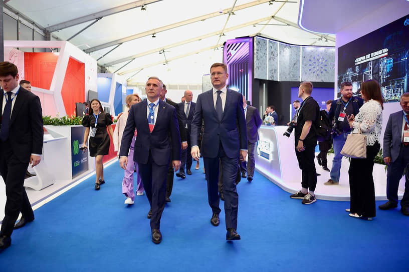 Губернатор Тюменской области Александр Моор и вице-премьер РФ Александр Новак на форуме TNF-2023 