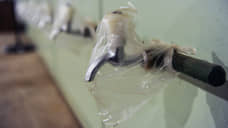 Грязная вода натекла на дело