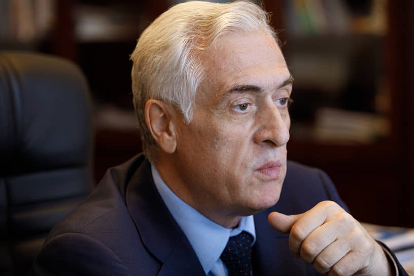 Председатель общественной палаты Екатеринбурга Яков Силин призвал усилить контроль за подростками