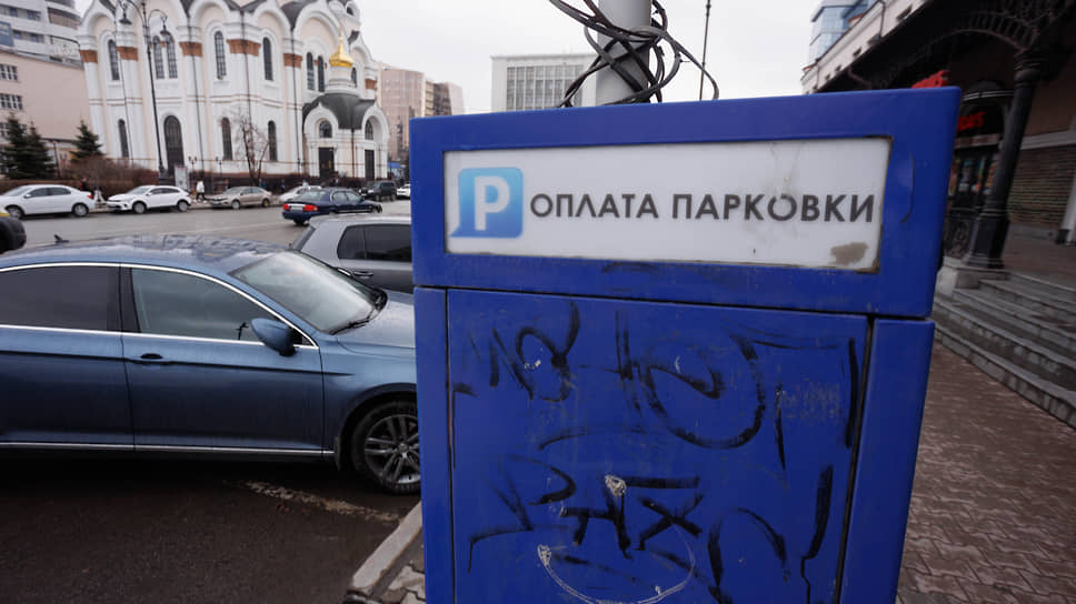 Пока платные парковочные места в Екатеринбурге приносят убытки, а не доходы