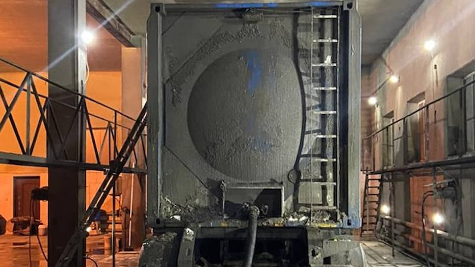 Цистерна, в которой погибли сотрудники автомойки в Камышлове
