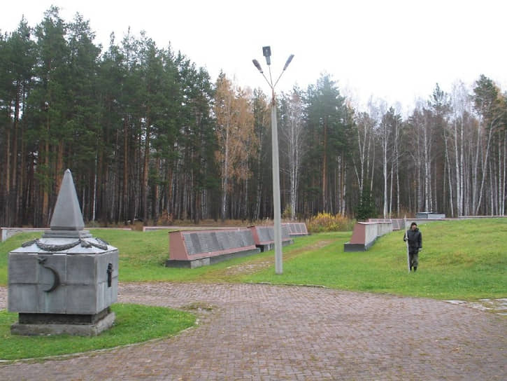 Мемориал на Московском тракте в Екатеринбурге, где определили зону массовых захоронений жертв политических репрессий