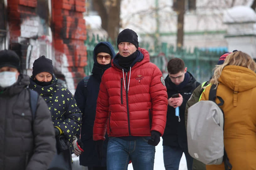 Несогласованный митинг в поддержку Алексея Навального в Екатеринбурге. Бывший мэр Екатеринбурга Евгений Ройзман (в центре) во время акции.
