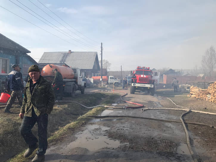 Поселок Пышма, где сгорели три дома
