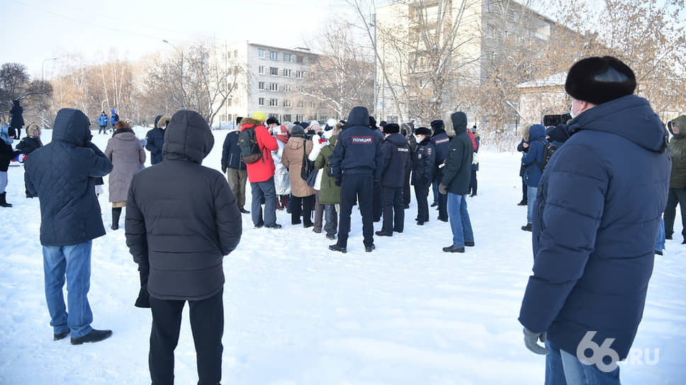 Пикет &quot;За мир и дружбу народов&quot; в Екатеринбурге
