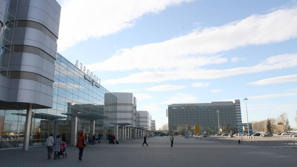 Пассажирский терминал аэропорта "Кольцово" и отель Angelo 