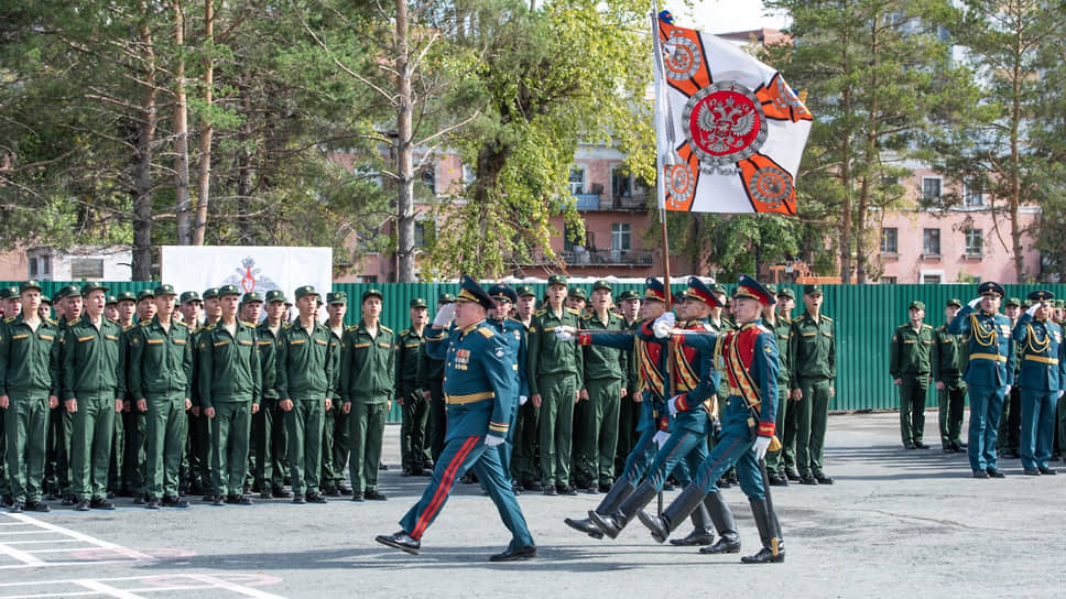 Тюменское высшее военно-инженерное командное училище (ТВВИКУ) имени маршала Прошлякова награждено орденом Кутузова
