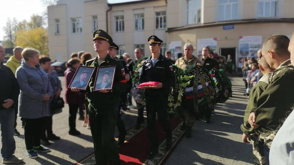 Фотографии с прощания опубликовал глава Новолялинского городского округа