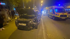 Прокуратура взяла на контроль ДТП в Екатеринбурге, в котором легковушка насмерть сбила двух человек на остановке
