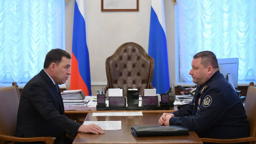 Губернатор Свердловской области Евгений Куйвашев (слева) и начальник ГУФСИН региона Александр Федоров (справа)