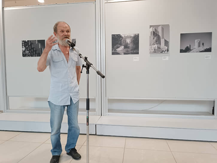Николай Боченин на выставке своих архитектурных фотографий в Музее архитектуры и дизайна УрГАХУ в августе прошлого года