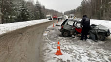 На трассе Екатеринбург&mdash;Первоуральск произошло ДТП с фургоном, два человека погибли
