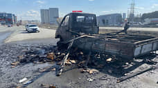 В Екатеринбурге на дороге недалеко от «Меги» сгорела «Газель»