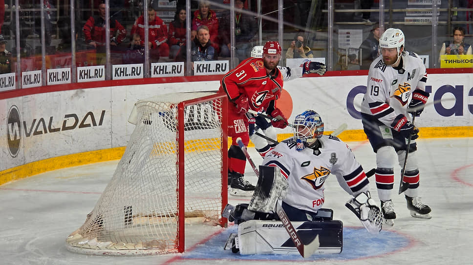 Хоккейный клуб «Автомобилист» победил «Металлург» (Магнитогорск) в шестом матче серии 1/2 финала плей-офф Кубка Гагарина