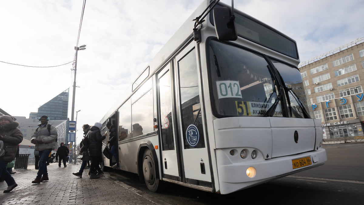 В уральской столице в Радоницу введут дополнительные автобусные маршруты –  Коммерсантъ Екатеринбург