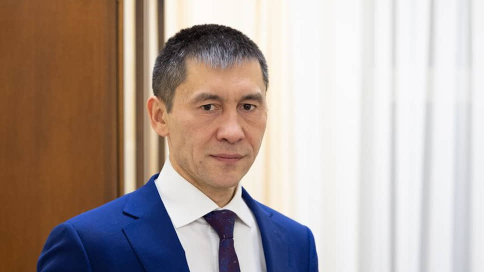 Министр экономики и территориального развития Свердловской области Руслан Садыков заявил, что «девушки прежде всего должны думать о гендерной роли», а потом строить карьеру.