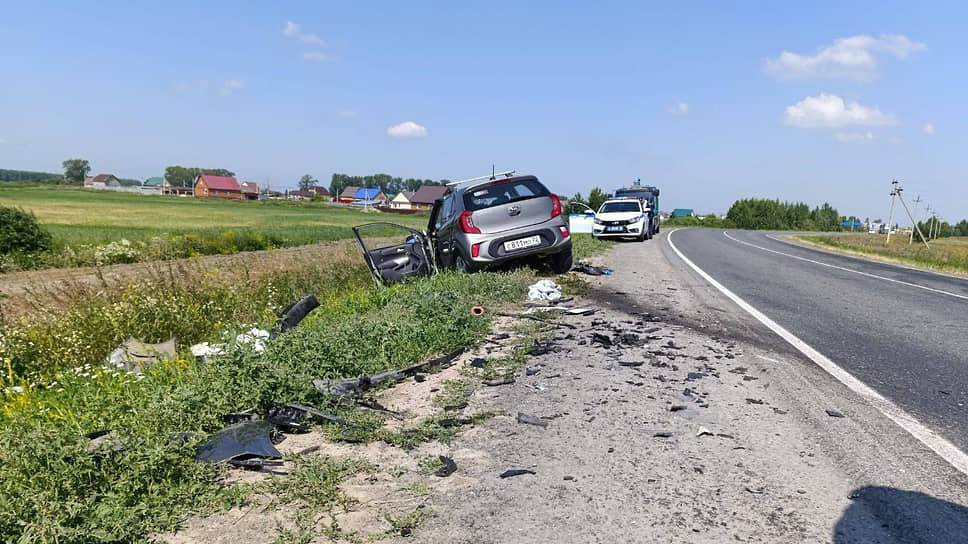 В ДТП в Тюменской области погиб пассажир, еще пять человек пострадали 