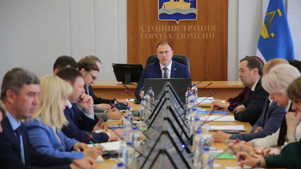 Депутаты Тобольской городской думы избрали главой города Петра Вагина (в центре)