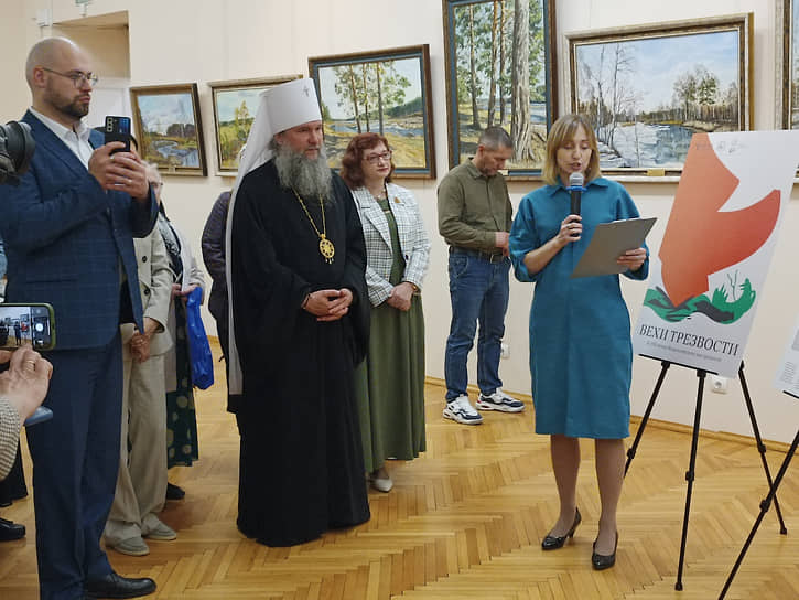 В центре митрополит Евгений