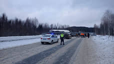 На трассе Пермь — Екатеринбург грузовик повалил на дорогу опору под напряжением