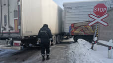 Прокуратура начала проверку после столкновения фуры с тепловозом в Березовском