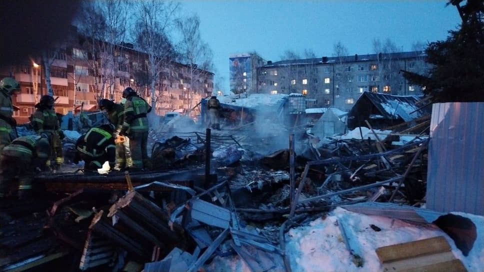 Место взрыва бытового газа в частном доме в Тобольске