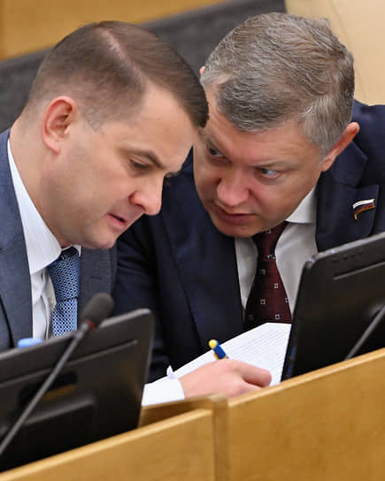 Евгений Марков (справа)