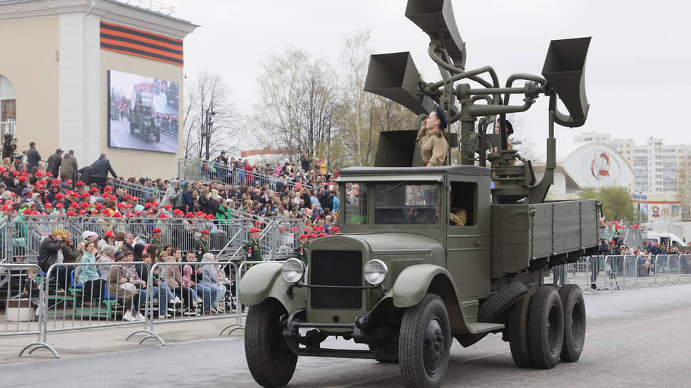 Шествие исторической военной техники в Верхней Пышме