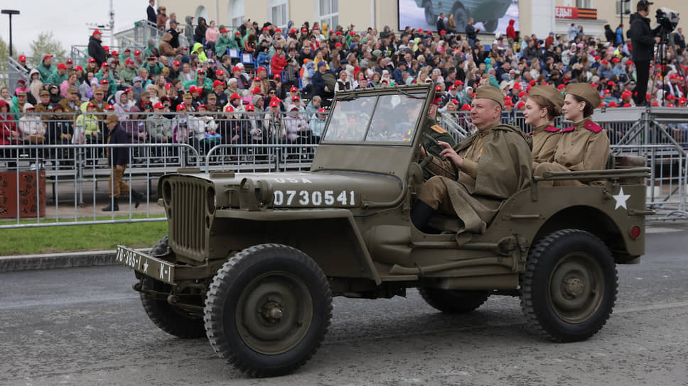 Шествие исторической военной техники в Верхней Пышме