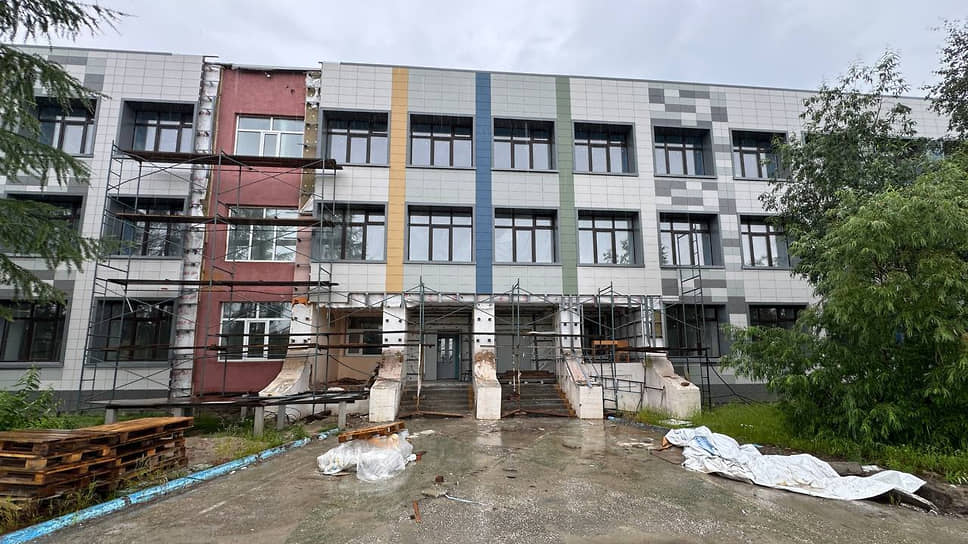 Здание школы в Новом Уренгое