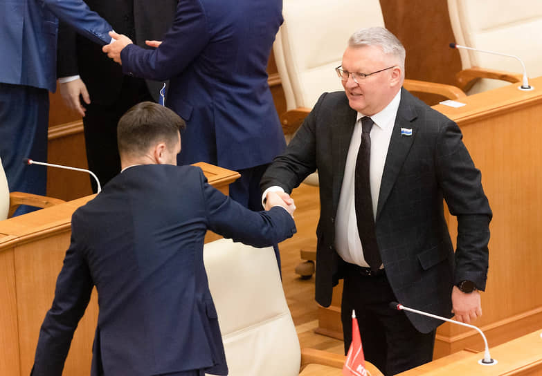 Сергей Никонов (справа)