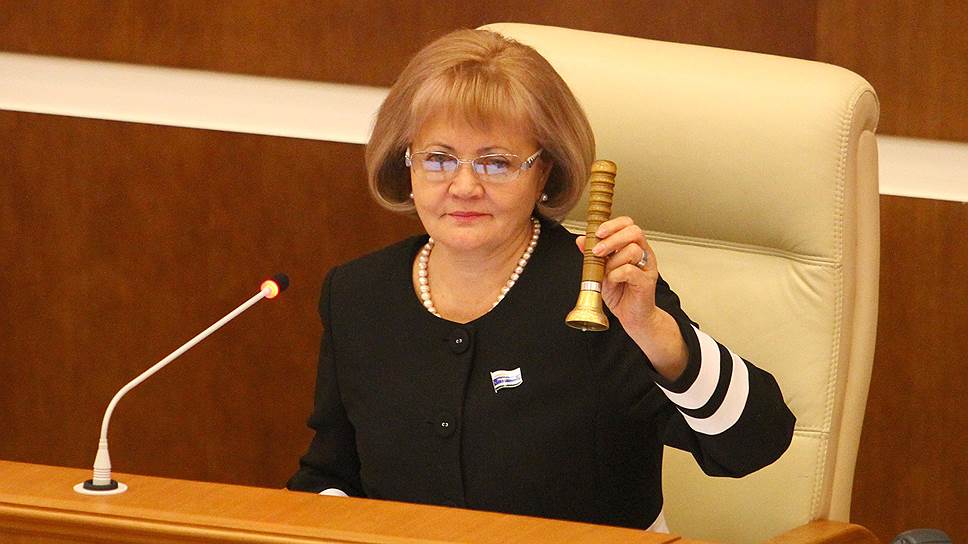 Людмила Бабушкина впервые была избрана депутатом палаты представителей законодательного собрания Свердловской области в марте 2000 года, затем неоднократно переизбиралась. В 2007 году возглавила палату представителей, а после объединения двух палат стала председателем законодательного собрания Свердловской области