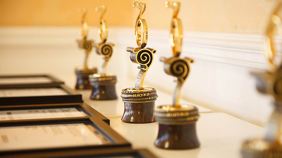 Наградные статуэтки для победителей были изготовлены традиционным партнером премии ювелирным домом MOISEIKIN