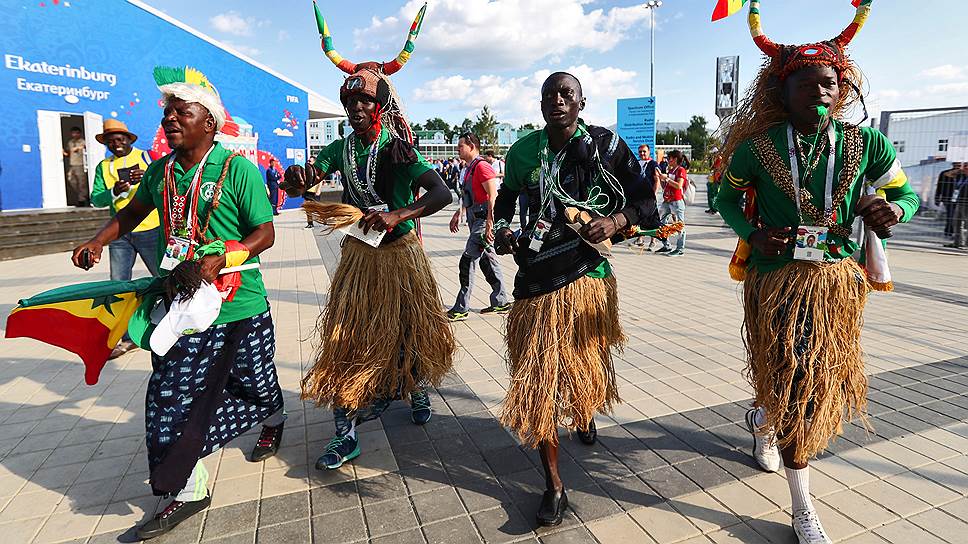 Чемпионат мира по футболу в России FIFA-2018. Болельщики на улицах Екатеринбурга перед матчем между Японией и Сенегалом.