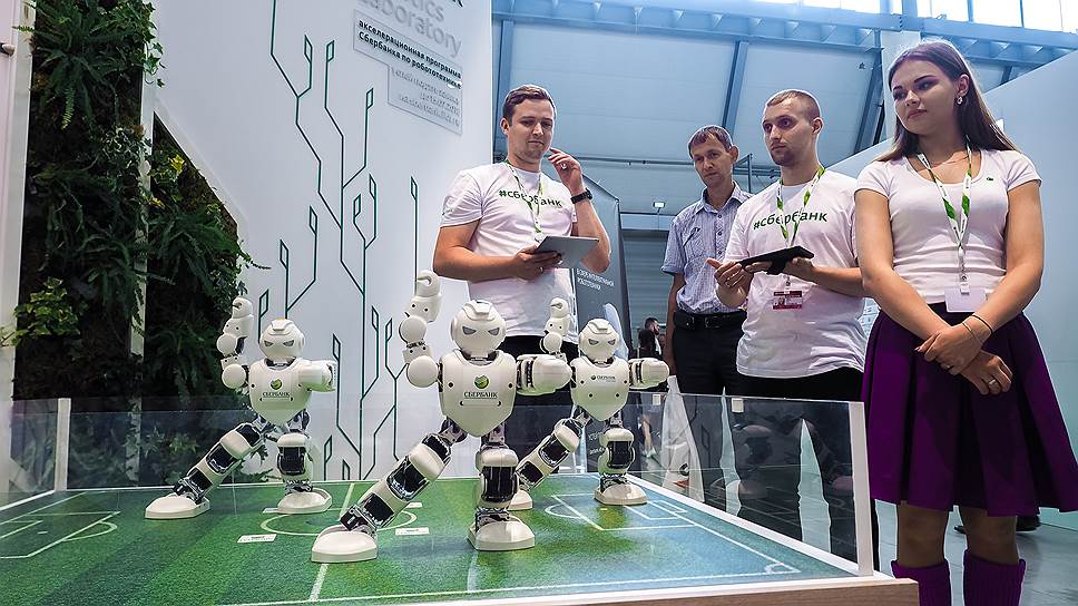В Екатеринбурге с 9 по 12 июля прошла девятая международная промышленная выставка «Иннопром-2018». Роботы Сбербанка.