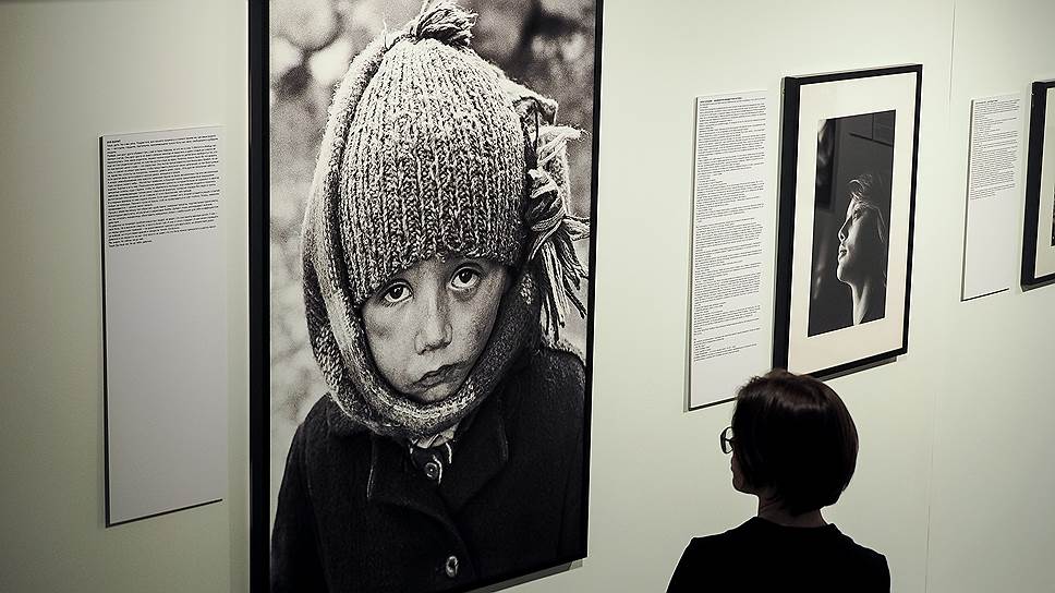 Ночь музеев в Екатеринбурге. Посетители на выставке фотографа Юрия Роста в Ельцин Центре.