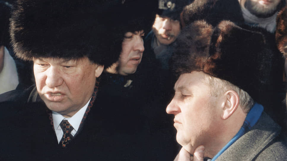 Борис Ельцин и Эдуард Россель во время посещения предприятий Екатеринбурга 