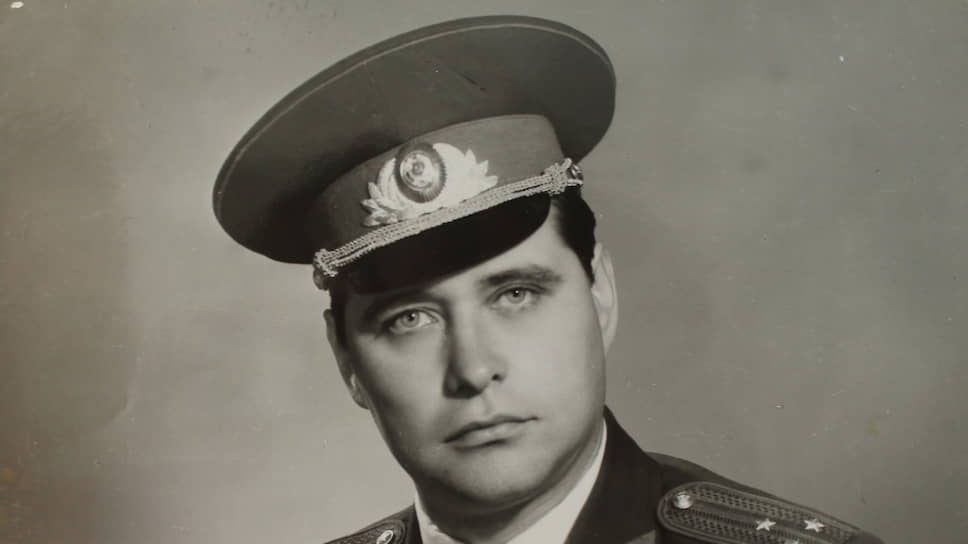 С 1992 по 1997 год Александр Квасников возглавлял отдел внутренних дел Полевского района