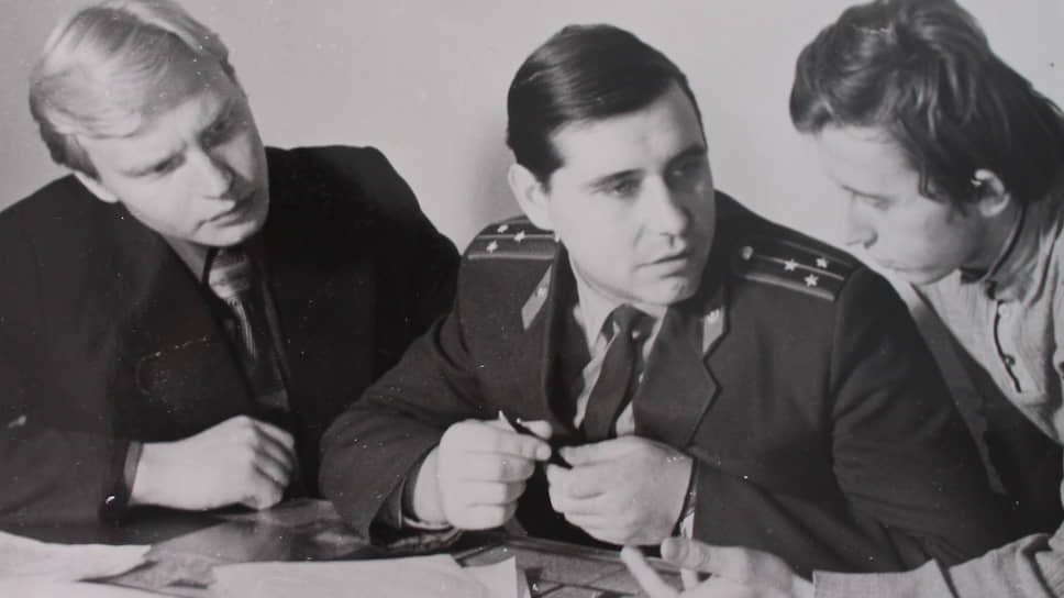Полковник Александр Квасников, глава уголовного розыска Полевского в 70-90-х годах (в центре)
