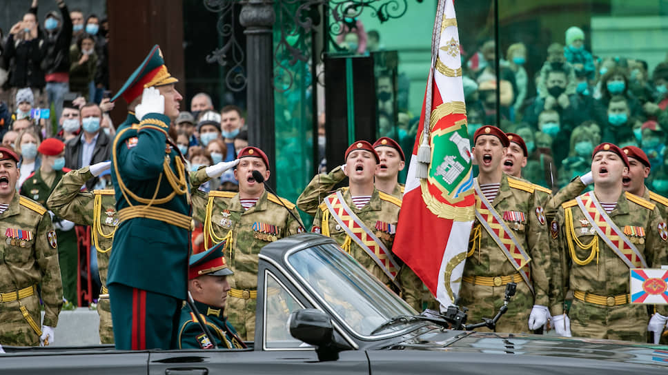 Парад войск екатеринбургского гарнизона на площади 1905 года, посвященный 75-летию Победы в Великой Отечественной войне
