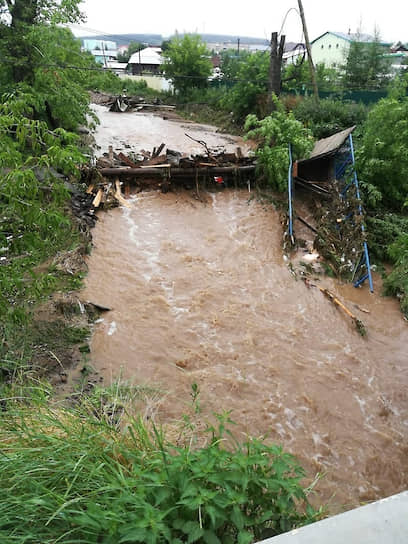 Последствия паводка в городе Нижние Серги (Свердловская область) 