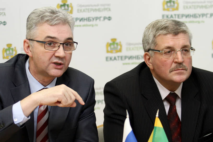 С 2010 года формально главой Екатеринбурга был председатель городской думы Евгений Порунов (справа), а сити-менеджером Александр Якоб (слева)